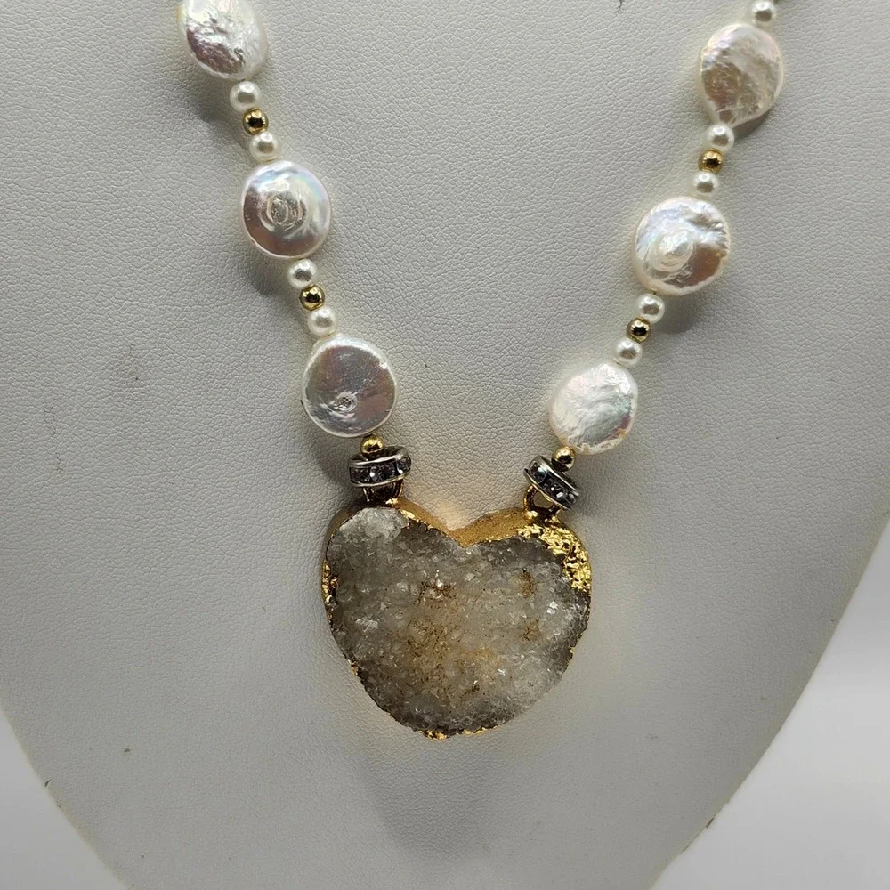 Natural Druzy Quartz Heart Pendant Pearl Necklace Gold‎ Tone Toggle Clasp Boho